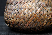 味わいある風合いの竹編みカゴの炭入れ　DC8917