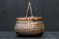 味わいある風合いの竹編みカゴの炭入れ　DC8917