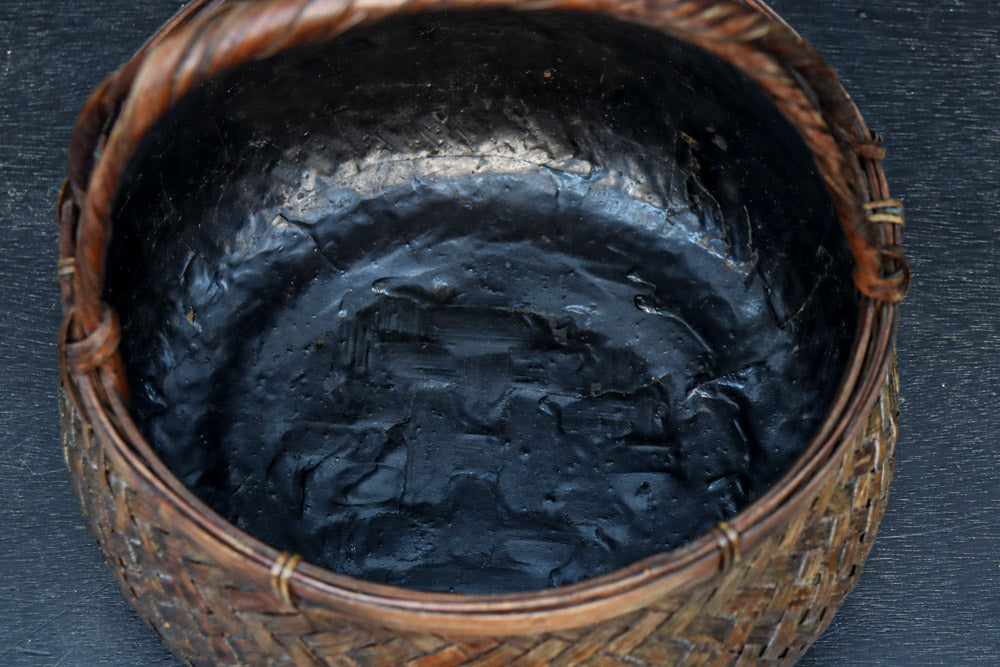 味わいある風合いの竹編みカゴの炭入れ　DC8917