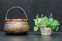 味わいある風合いの竹編みカゴの炭入れ　DC8917