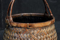 味わいある風合いの竹編みカゴの炭入れ　DC8917