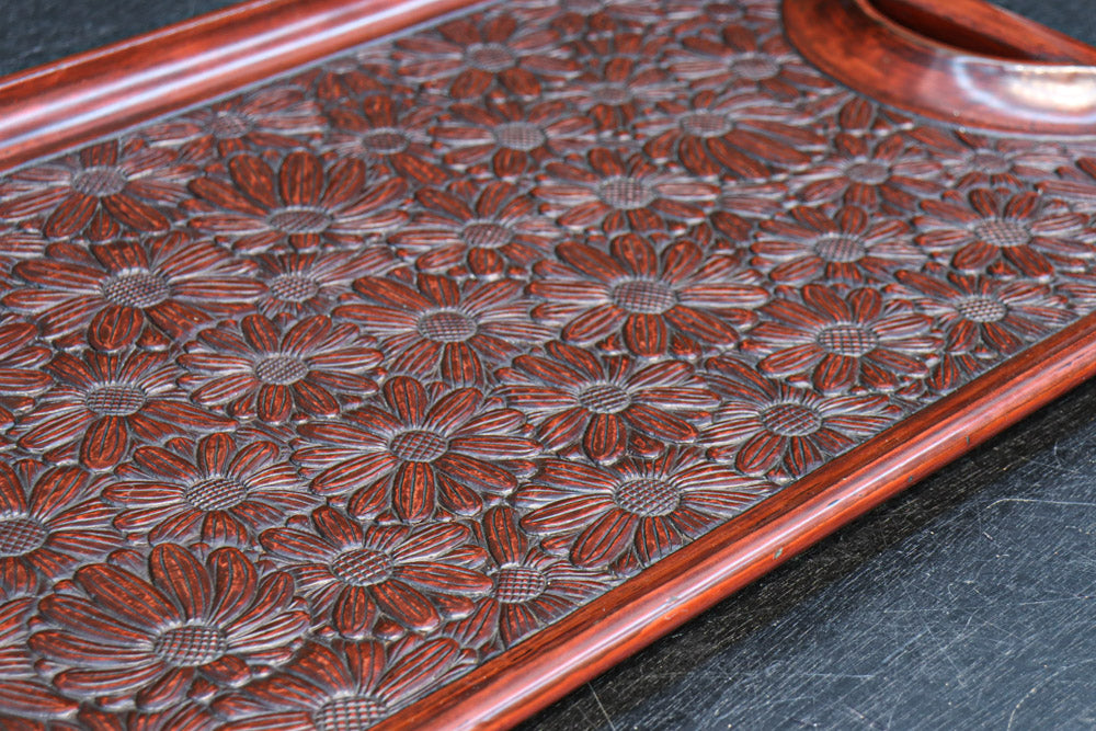 花模様を散りばめた風合い溢れる鎌倉彫の長手盆　DC8921