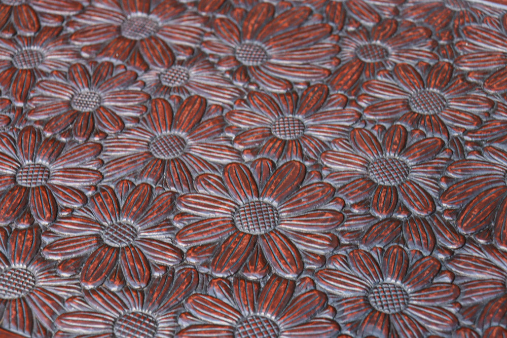 花模様を散りばめた風合い溢れる鎌倉彫の長手盆　DC8921