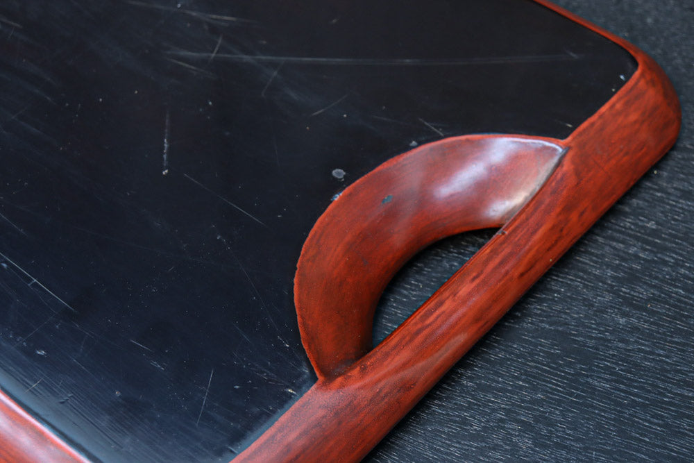 花模様を散りばめた風合い溢れる鎌倉彫の長手盆　DC8921