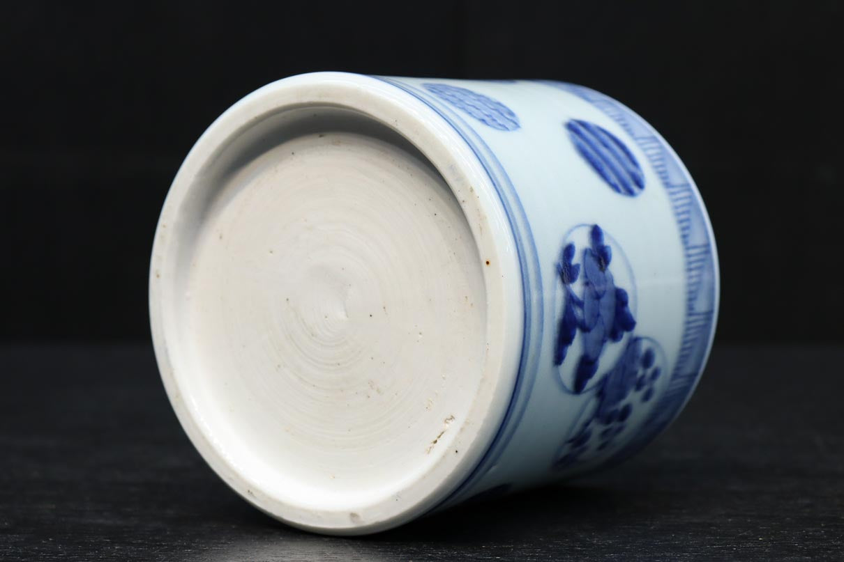 藍色で染付した丸紋花柄模様が映える火入れ DC8923 – 古福庵