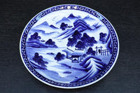深みのある藍色の染付で山水図を描いた古伊万里焼の大皿　DC8930