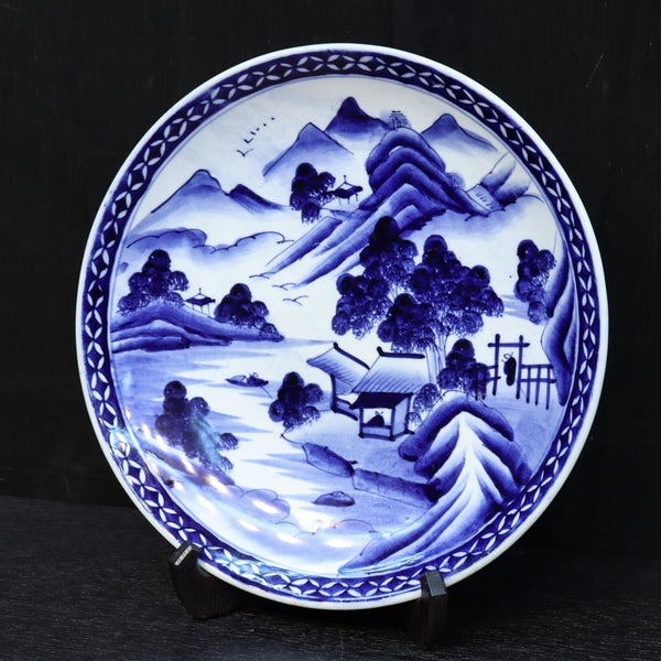深みのある藍色の染付で山水図を描いた古伊万里焼の大皿 DC8930 – 古福