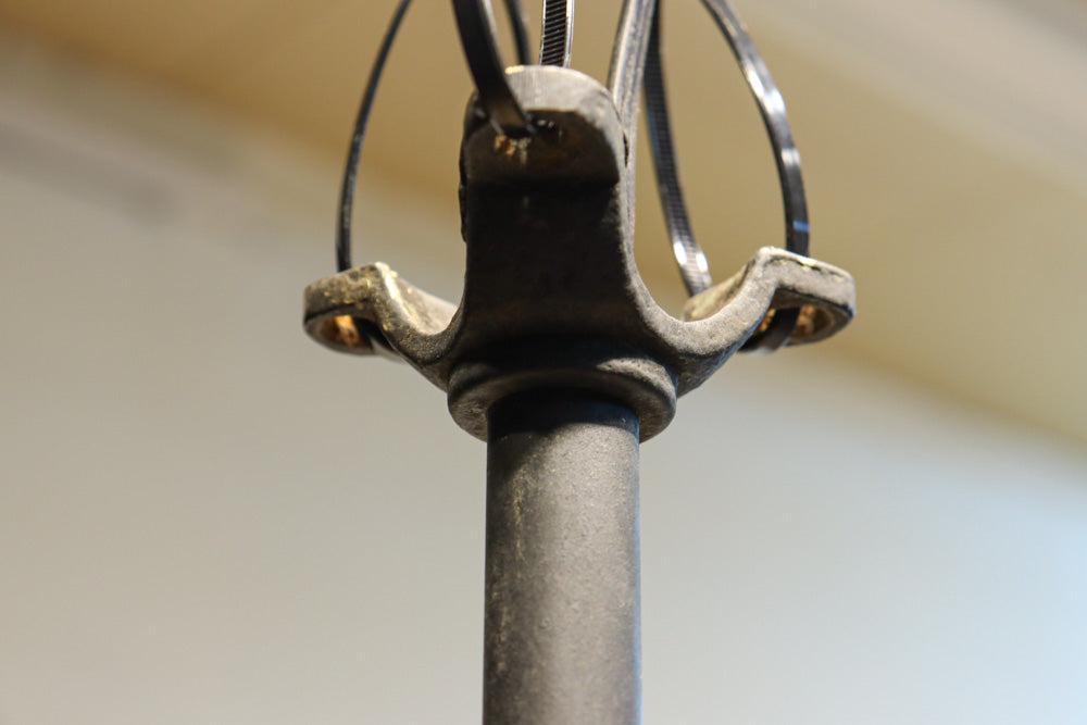 昭和レトロ!! 煌びやかなプレスガラス装飾が映える円柱型のブラケット　DC8937