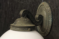 柔和な明かりで周囲を優しく照らす球体型のブラケット　DC8939