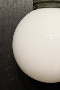 柔和な明かりで周囲を優しく照らす球体型のブラケット　DC8939