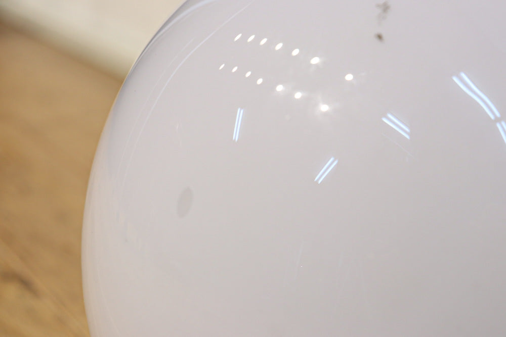 柔和な明かりで周囲を優しく照らす球体型のブラケット　DC8939