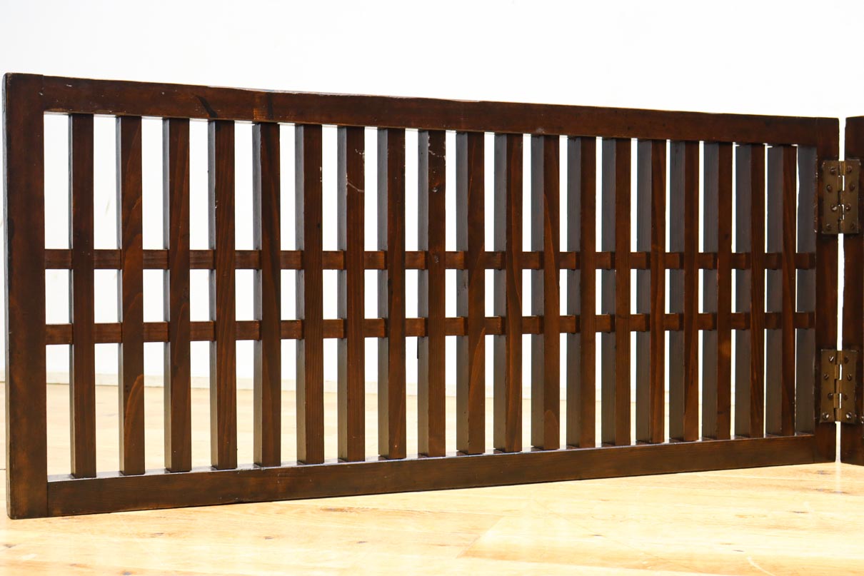 角太格子造りで貫録ある二つ折り帳場格子　DC8946