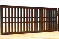 角太格子造りで貫録ある二つ折り帳場格子　DC8946