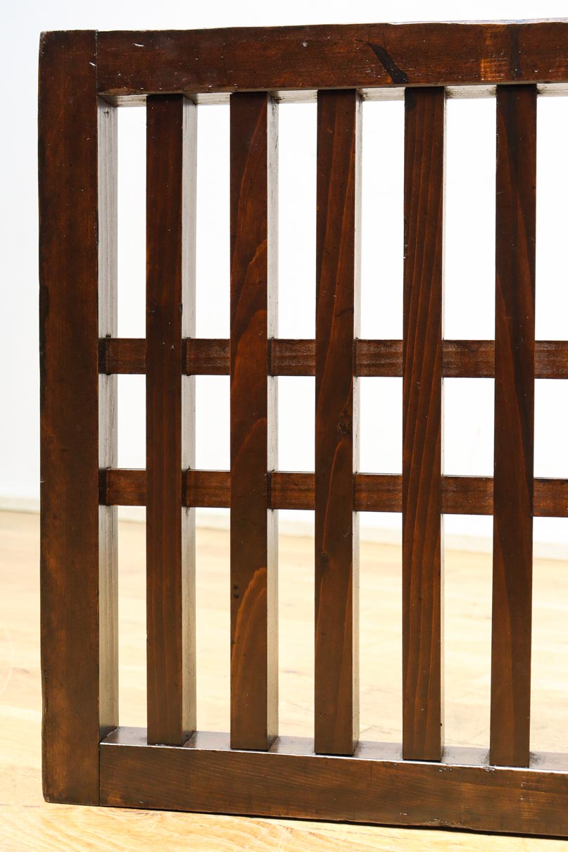 角太格子造りで貫録ある二つ折り帳場格子　DC8946