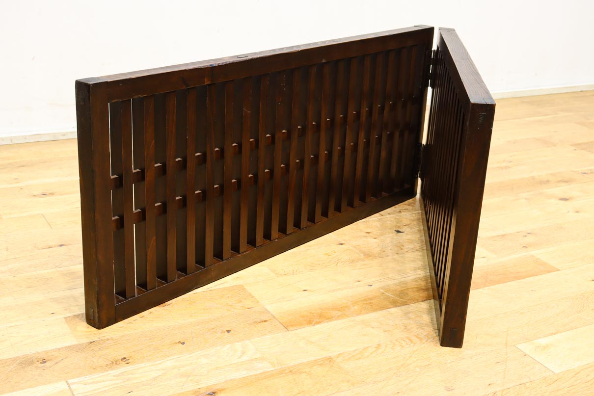 角太格子造りで貫録ある二つ折り帳場格子　DC8946