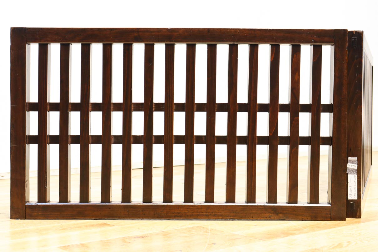 角太格子造りで貫録ある二つ折り帳場格子　DC8946