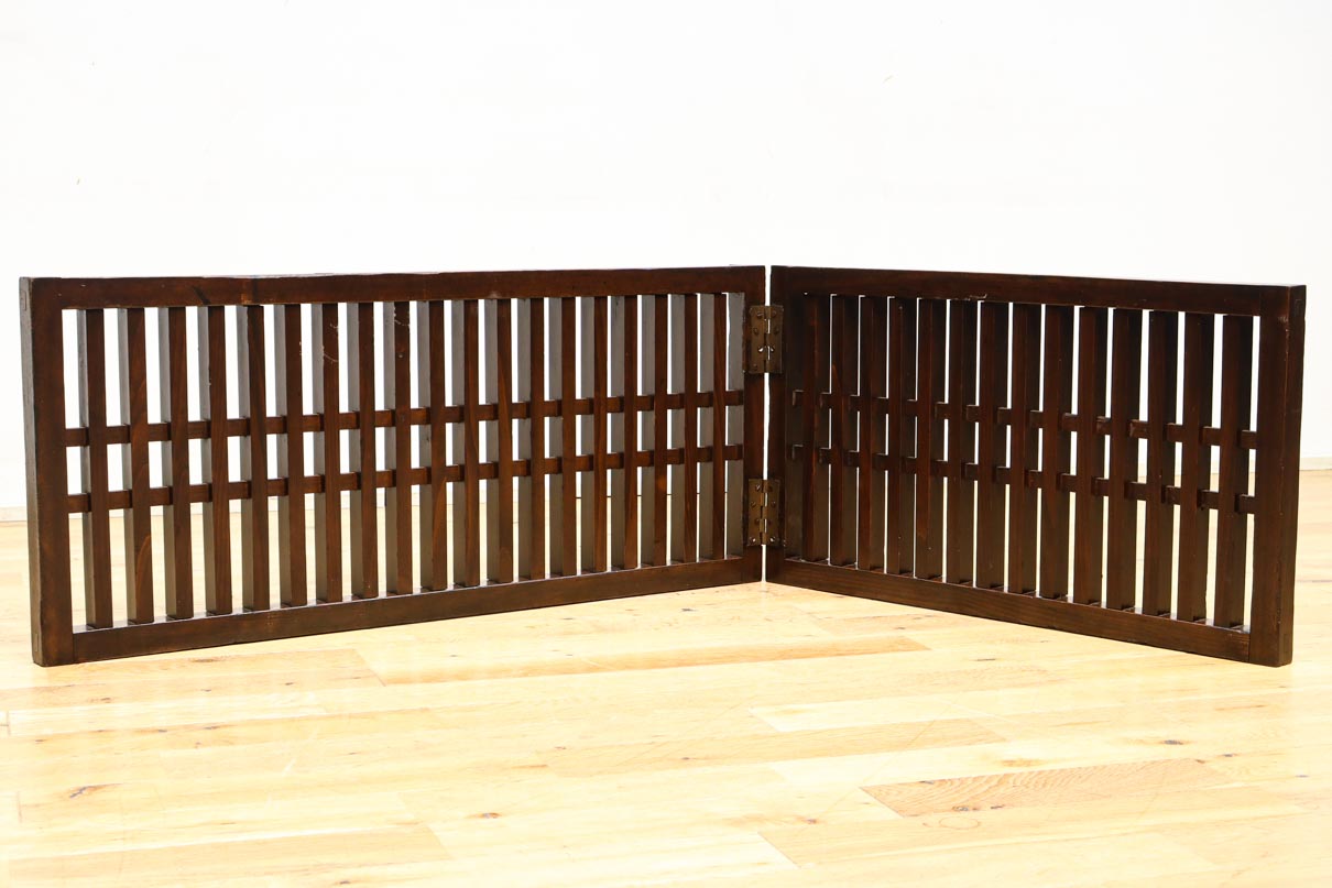 角太格子造りで貫録ある二つ折り帳場格子　DC8946