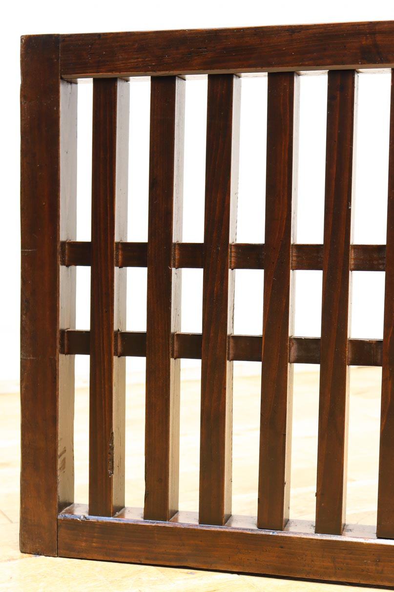 角太格子造りで貫録ある二つ折り帳場格子　DC8946