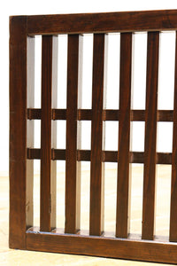 角太格子造りで貫録ある二つ折り帳場格子　DC8946