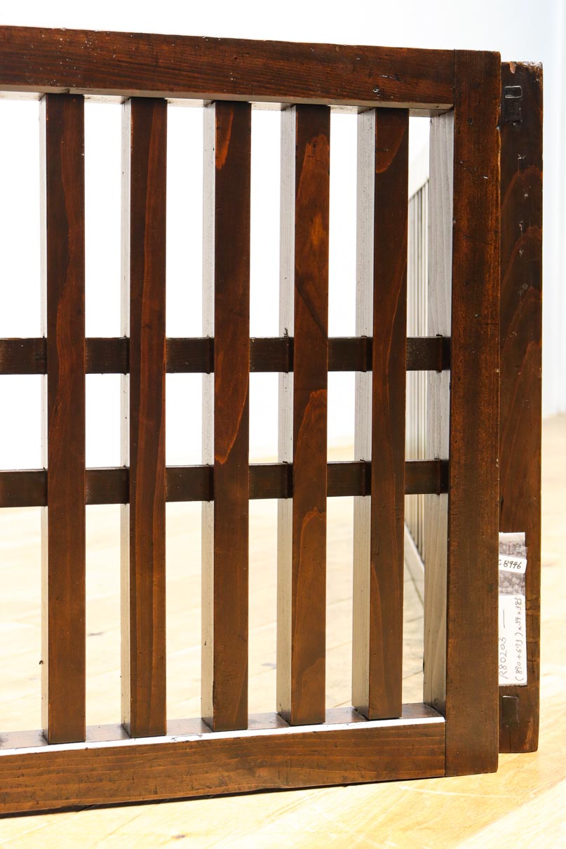 角太格子造りで貫録ある二つ折り帳場格子　DC8946