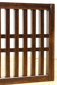 角太格子造りで貫録ある二つ折り帳場格子　DC8946