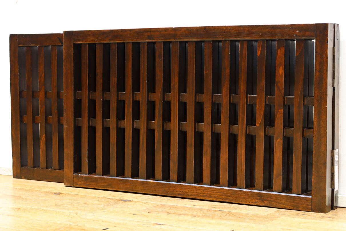 角太格子造りで貫録ある二つ折り帳場格子　DC8946