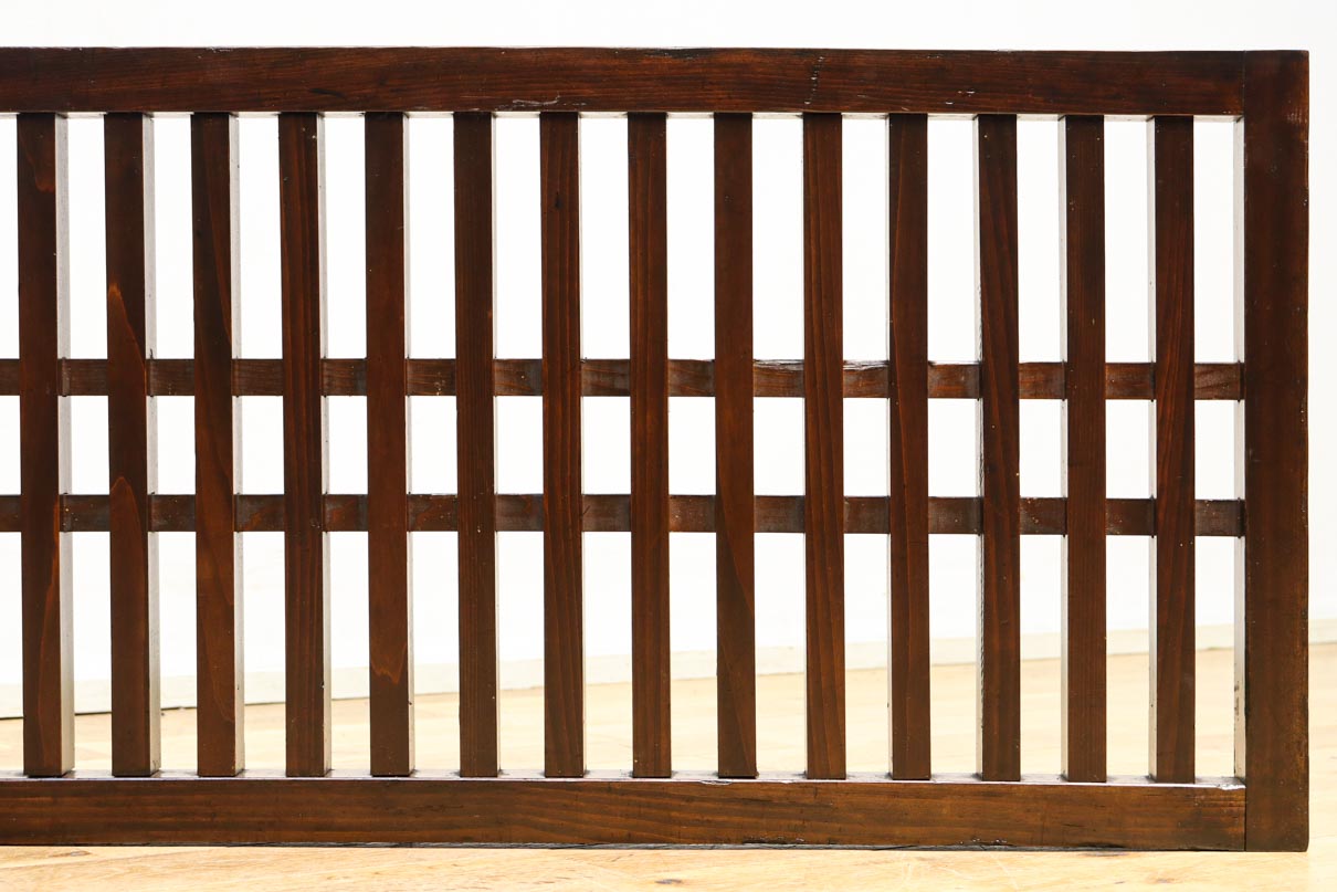 角太格子造りで貫録ある二つ折り帳場格子　DC8946