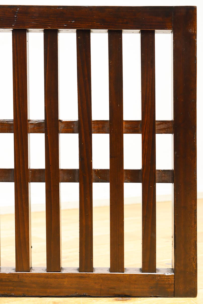 角太格子造りで貫録ある二つ折り帳場格子　DC8946