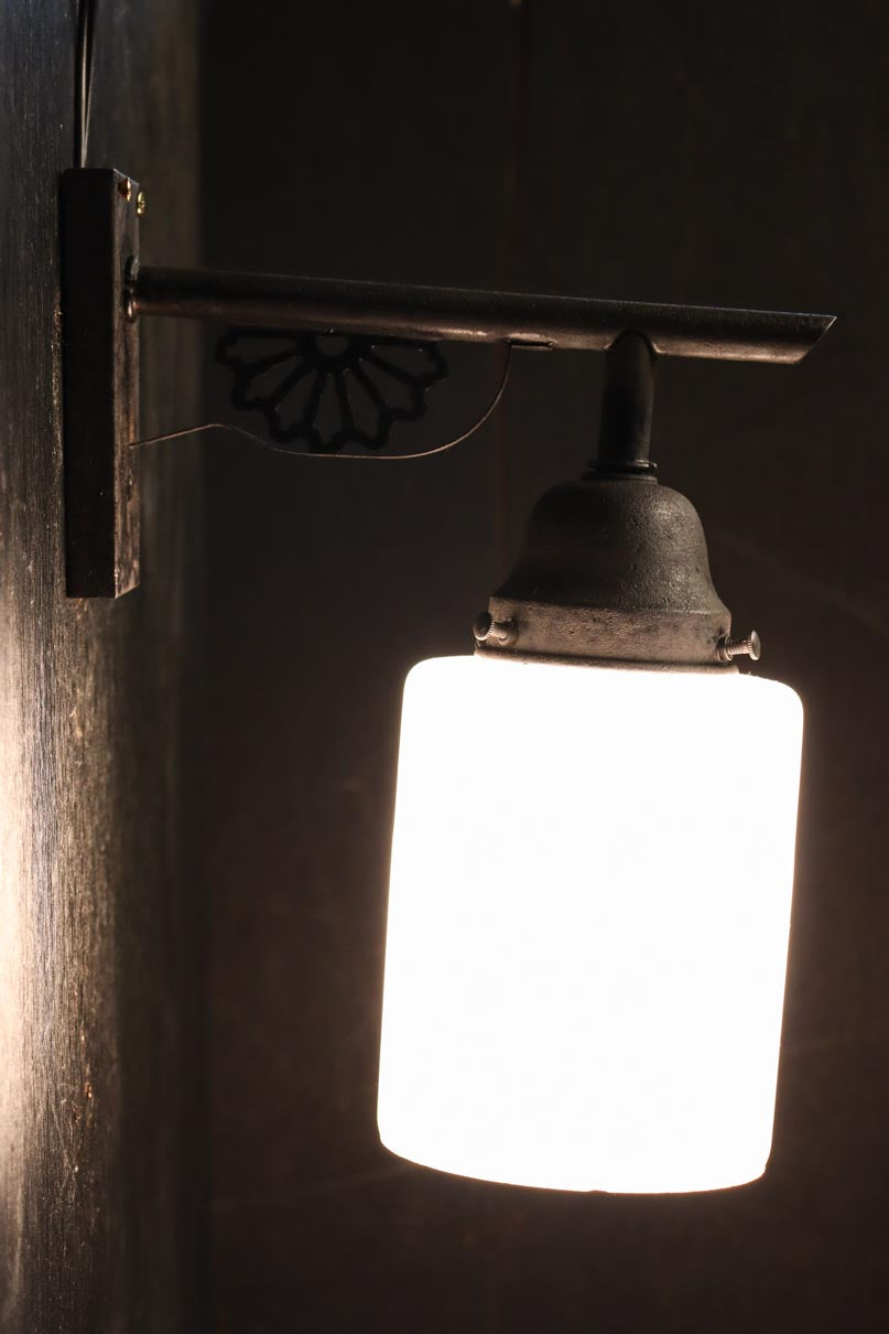 菊の花の透かし模様金具で和の面持ちあるブラケット　DC8947