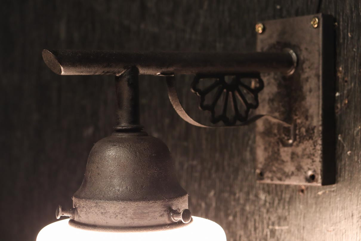 菊の花の透かし模様金具で和の面持ちあるブラケット　DC8947