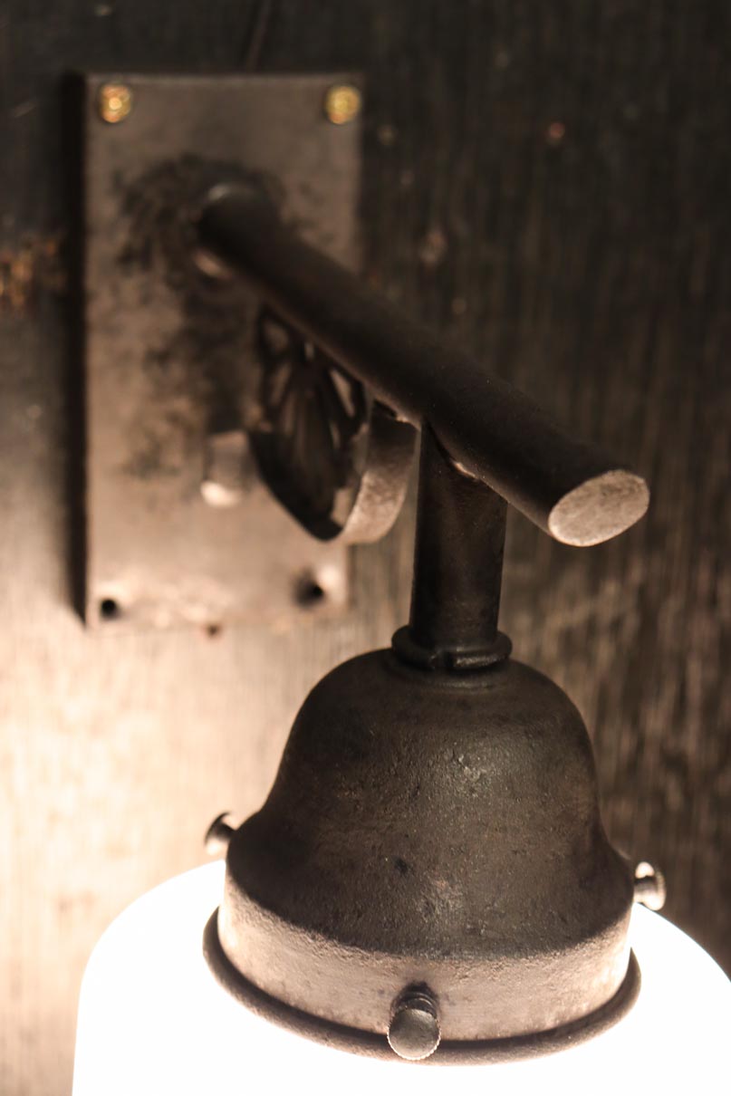 菊の花の透かし模様金具で和の面持ちあるブラケット　DC8947