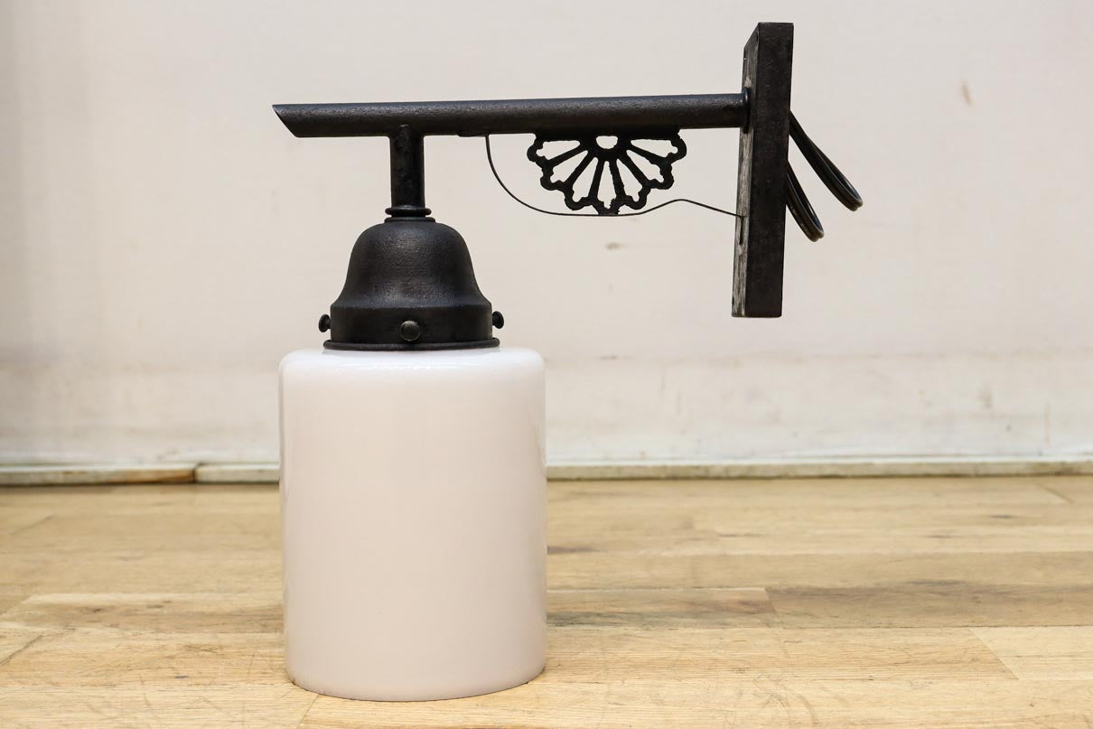 菊の花の透かし模様金具で和の面持ちあるブラケット　DC8947