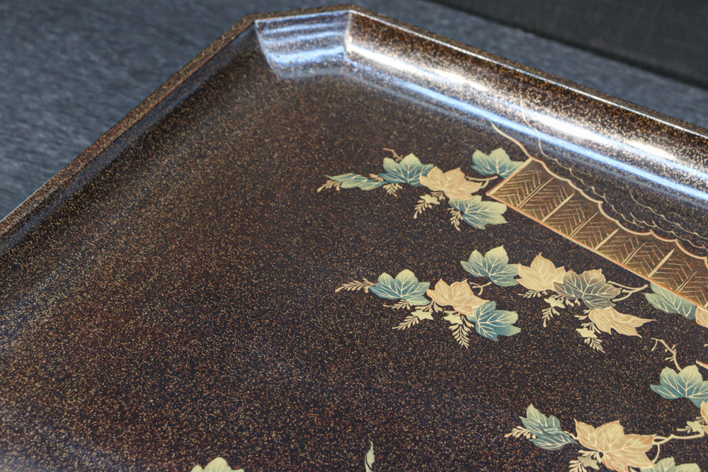 華やかな蒔絵で艶やかな光沢に包まれたお膳　DC8949