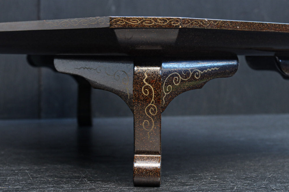 華やかな蒔絵で艶やかな光沢に包まれたお膳　DC8949