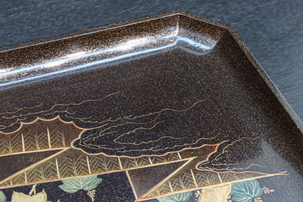 華やかな蒔絵で艶やかな光沢に包まれたお膳　DC8949