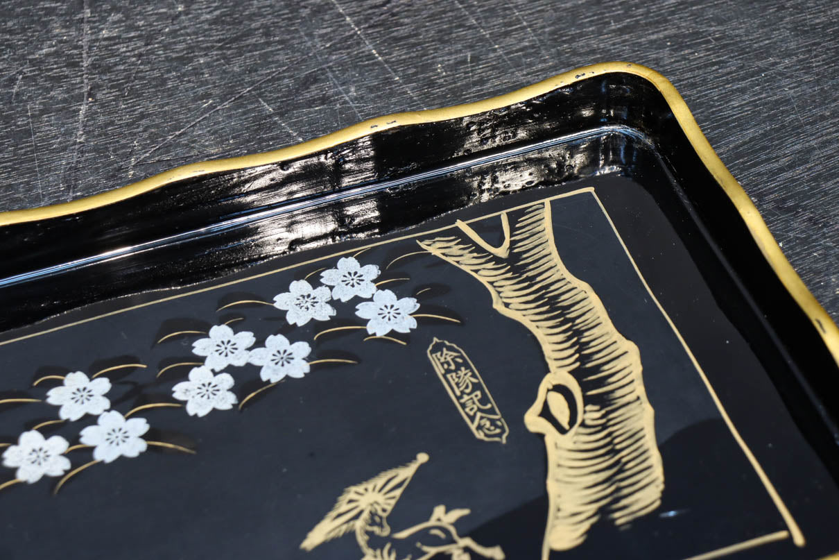 桜の花が咲く木を大らかに描く黒漆で上品な角盆 DC8952 – 古福庵