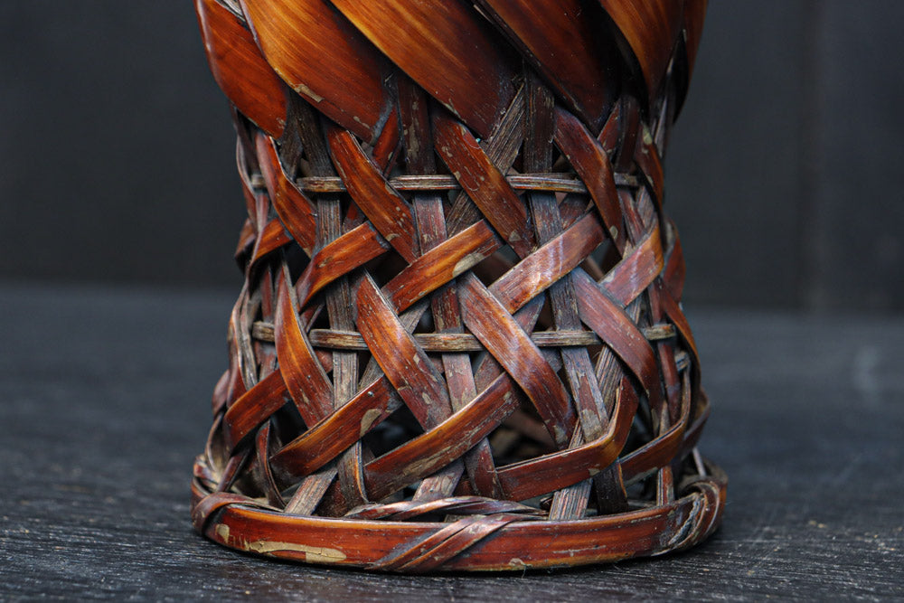 温かみのある色彩で美しいシルエットの花籠　DC8953