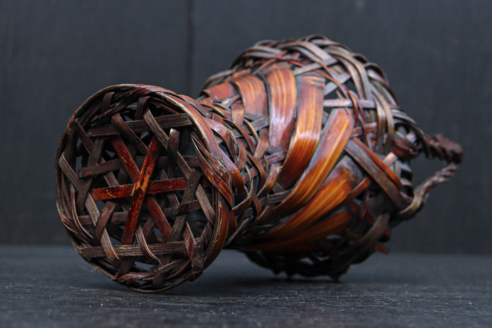 温かみのある色彩で美しいシルエットの花籠　DC8953