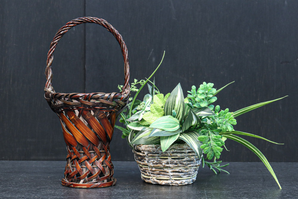 温かみのある色彩で美しいシルエットの花籠　DC8953