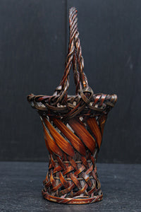 温かみのある色彩で美しいシルエットの花籠　DC8953