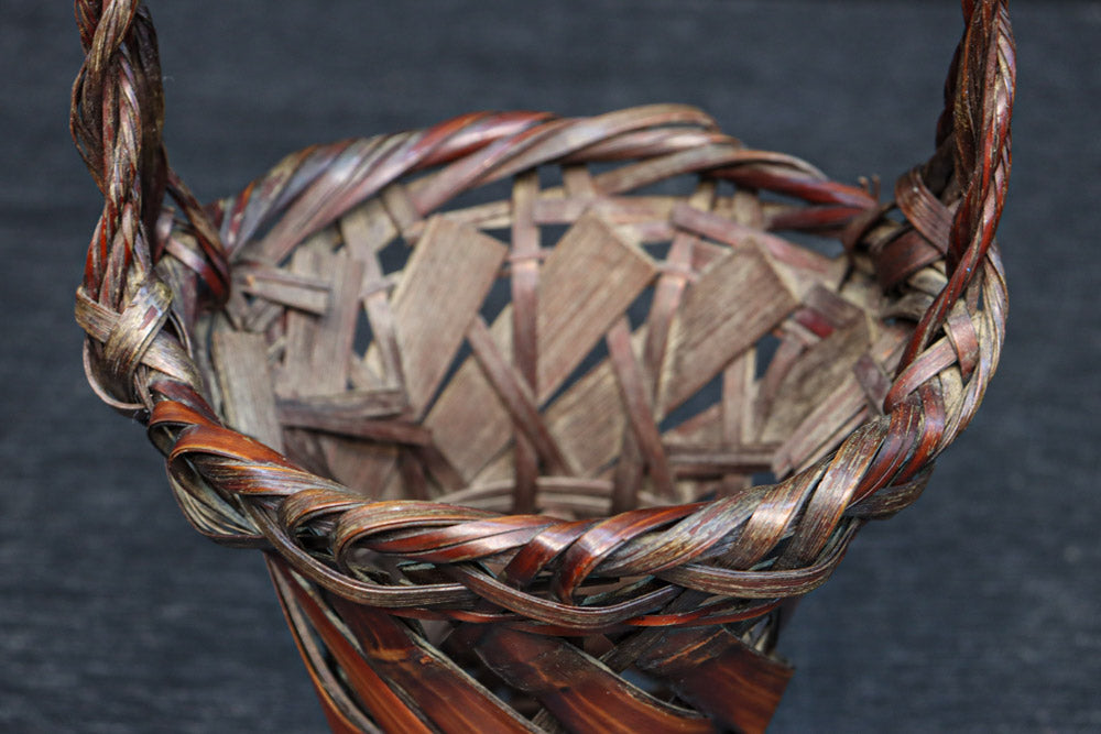 温かみのある色彩で美しいシルエットの花籠 DC8953 – 古福庵