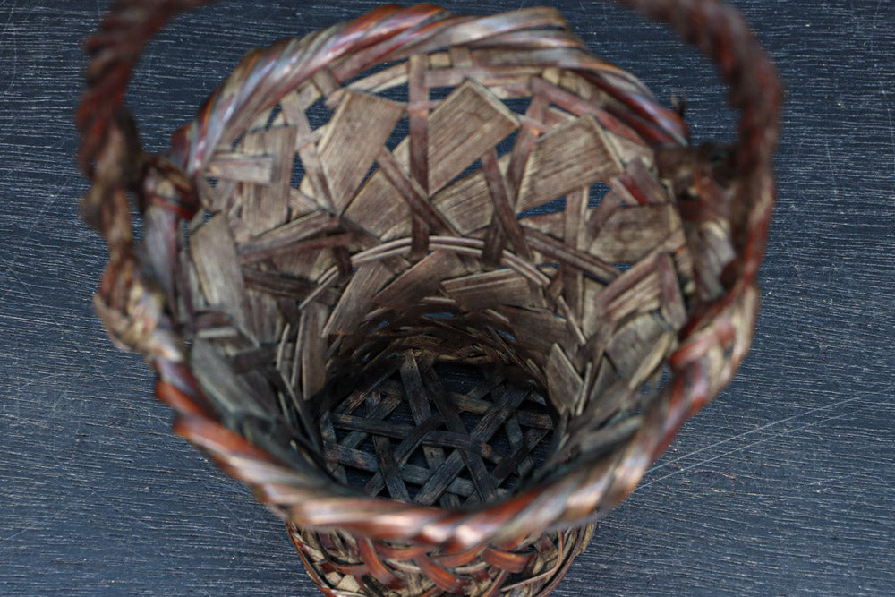 温かみのある色彩で美しいシルエットの花籠 DC8953 – 古福庵