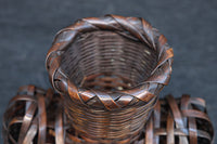 一輪挿しに!! 小型の壁掛け竹編み花カゴ　DC8954