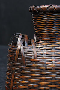 一輪挿しに!! 小型の壁掛け竹編み花カゴ　DC8954