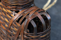 一輪挿しに!! 小型の壁掛け竹編み花カゴ　DC8954