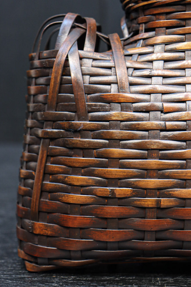 一輪挿しに!! 小型の壁掛け竹編み花カゴ　DC8954