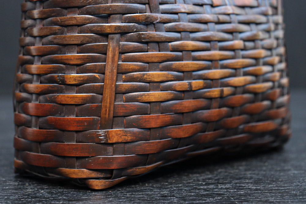 一輪挿しに!! 小型の壁掛け竹編み花カゴ　DC8954