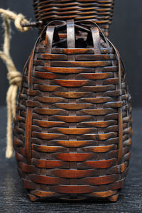 一輪挿しに!! 小型の壁掛け竹編み花カゴ　DC8954