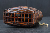 一輪挿しに!! 小型の壁掛け竹編み花カゴ　DC8954