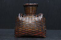 一輪挿しに!! 小型の壁掛け竹編み花カゴ　DC8954